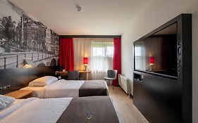 Bastion Hotel Schiphol  3*